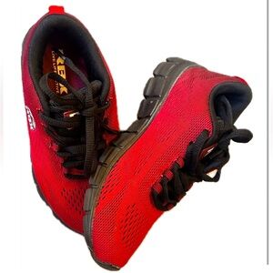 NWOT RBX ombre red size 12 kids shoes. Excellent condition.